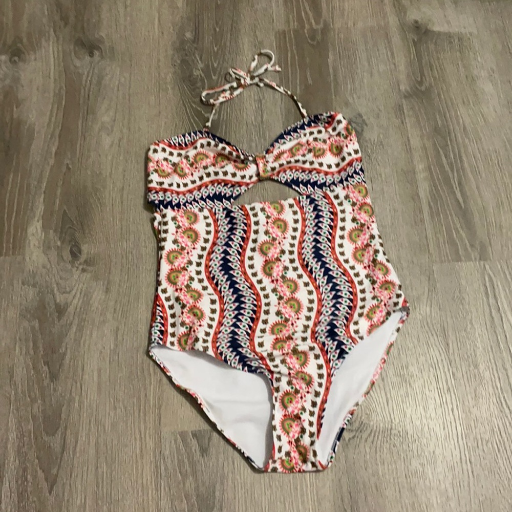 •open strapless onepiece•
